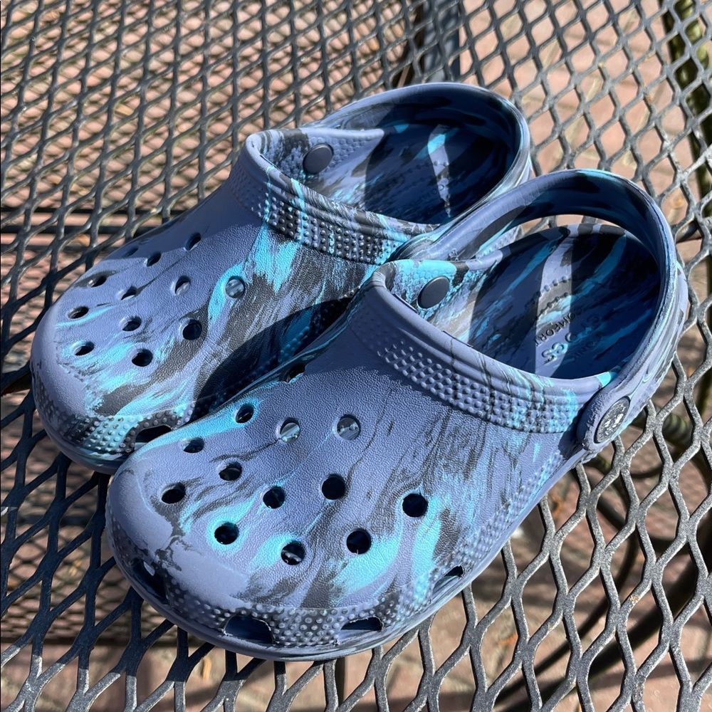 KIDS' CROCS LITTLE KID CLASSIC MARBLED 2 CLOGS Blue Swirl Clog Shoes Size 13 - Picture 17 of 17